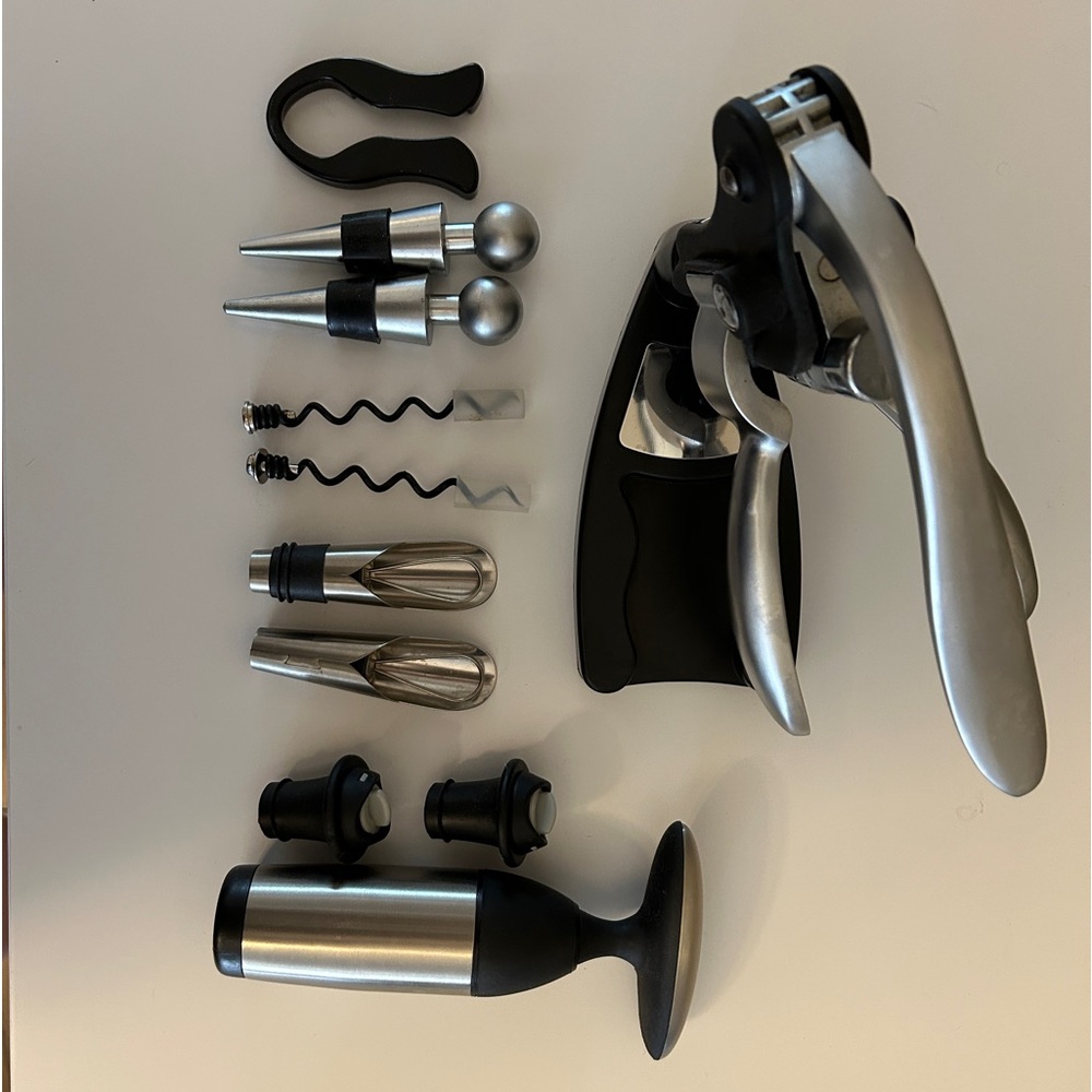 Wine lovers/drinkers! Bar gift set! Corkscrew bottle opener, sealer, pourers